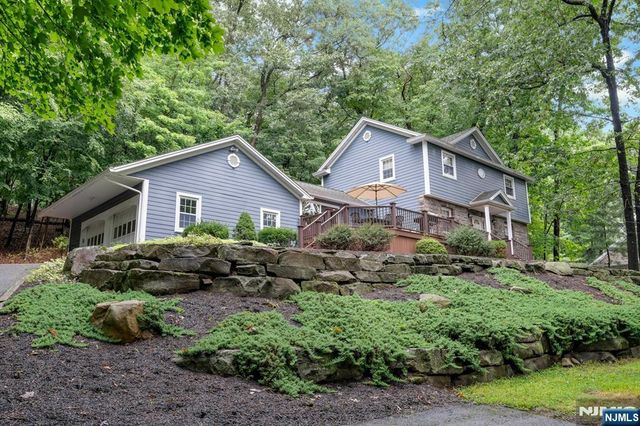 16 Rockledge Road, Montville Township, NJ 07045