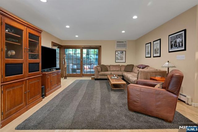 16 Rockledge Road, Montville Township, NJ 07045