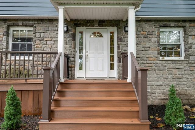 16 Rockledge Road, Montville Township, NJ 07045