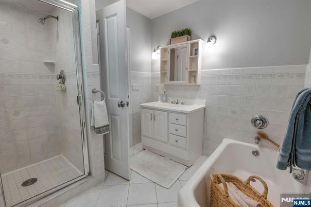 16 Rockledge Road, Montville Township, NJ 07045