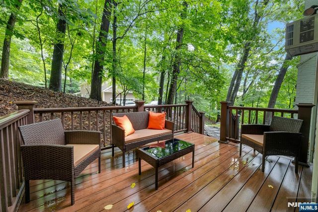 16 Rockledge Road, Montville Township, NJ 07045