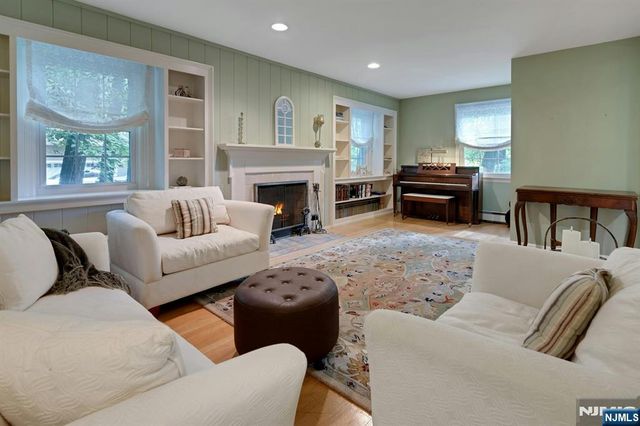 16 Rockledge Road, Montville Township, NJ 07045