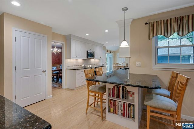 16 Rockledge Road, Montville Township, NJ 07045