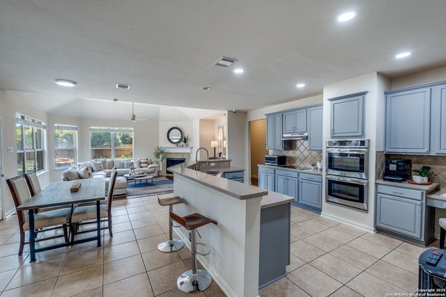 926 STEUBING OAKS, San Antonio, TX 78258