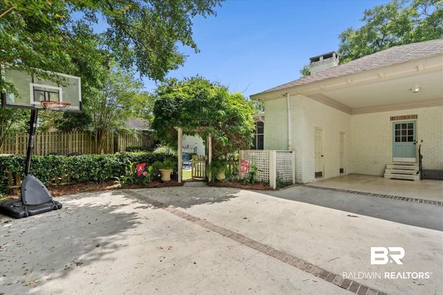 229 W Lakewood Drive, Mobile, AL 36608