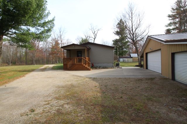 8458 S Broadway, Yates Twp, MI 49642