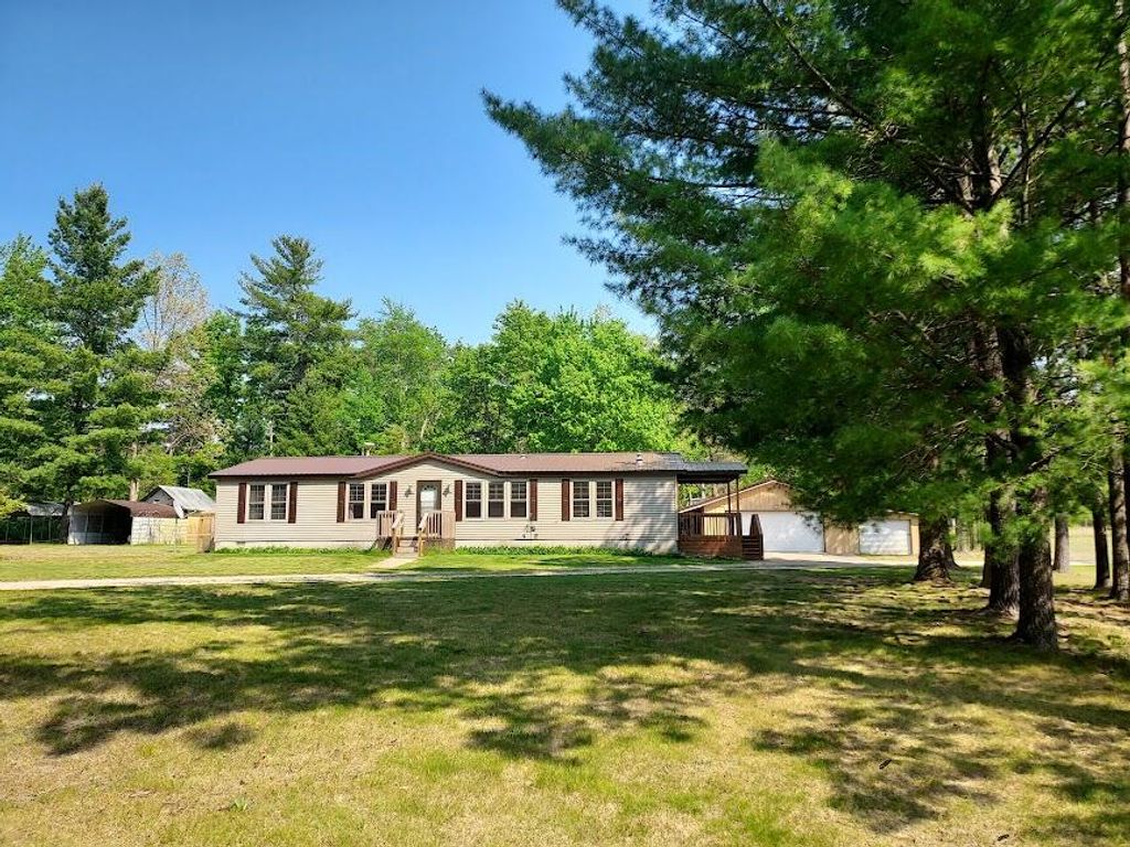 8458 S Broadway, Yates Twp, MI 49642
