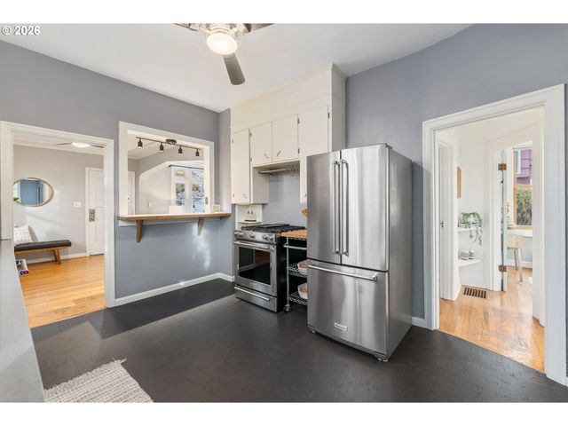 2624 Se KELLY St, Portland, OR 97202