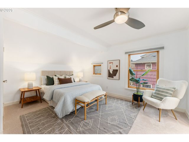 2624 Se KELLY St, Portland, OR 97202