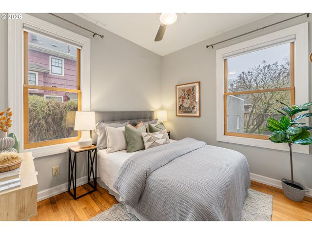 2624 Se KELLY St, Portland, OR 97202