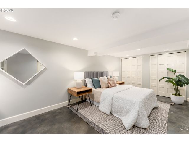 2624 Se KELLY St, Portland, OR 97202