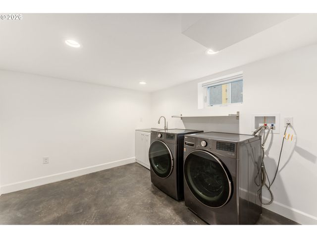 2624 Se KELLY St, Portland, OR 97202