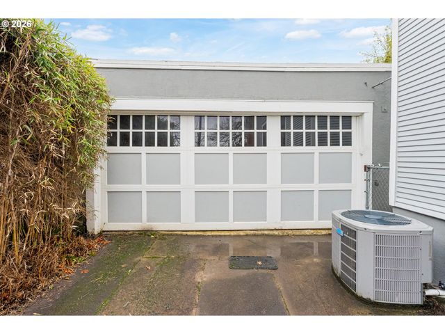 2624 Se KELLY St, Portland, OR 97202