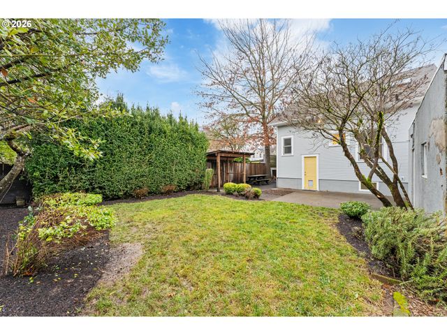 2624 Se KELLY St, Portland, OR 97202