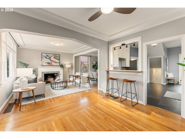 2624 Se KELLY St, Portland, OR 97202