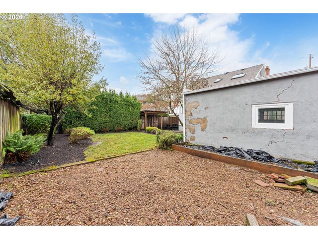 2624 Se KELLY St, Portland, OR 97202