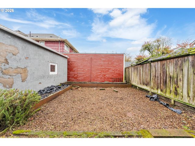 2624 Se KELLY St, Portland, OR 97202