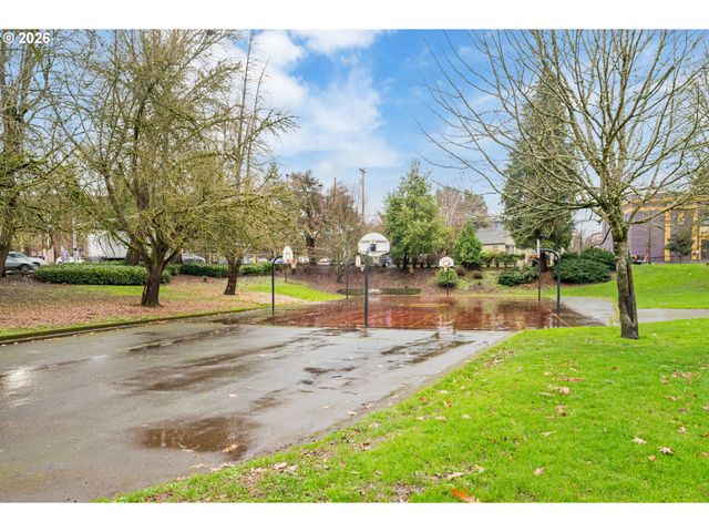 2624 Se KELLY St, Portland, OR 97202