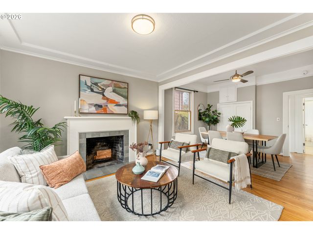 2624 Se KELLY St, Portland, OR 97202