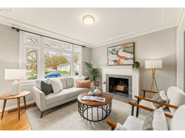 2624 Se KELLY St, Portland, OR 97202