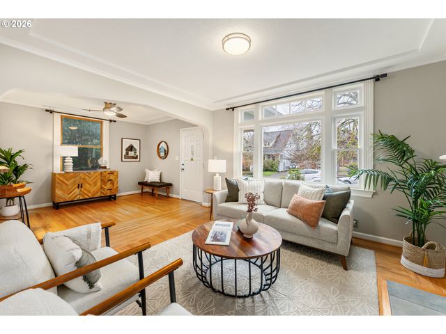 2624 Se KELLY St, Portland, OR 97202