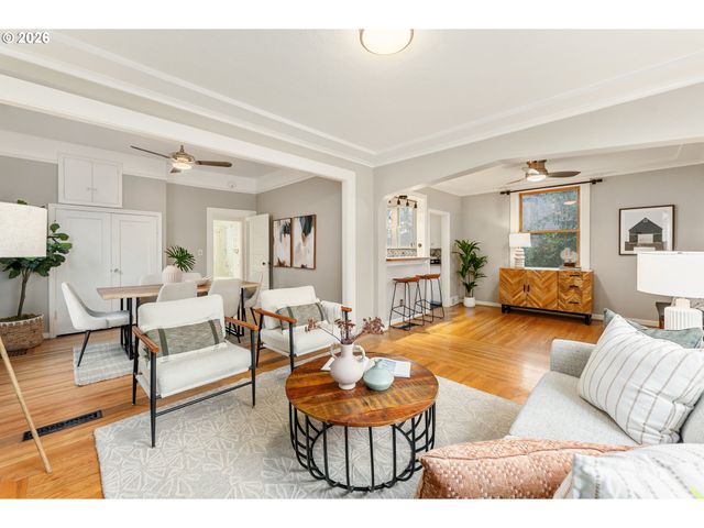 2624 Se KELLY St, Portland, OR 97202