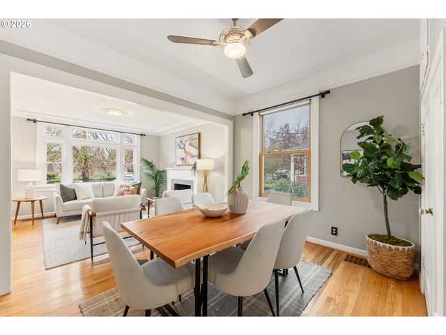 2624 Se KELLY St, Portland, OR 97202