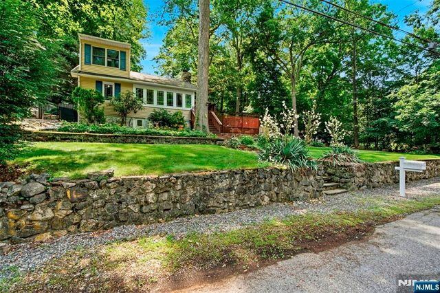 24 Hillside Road, Ringwood, NJ 07456