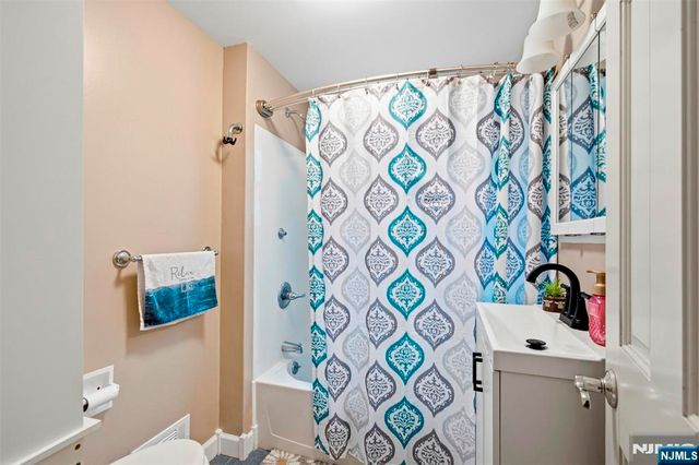 24 Hillside Road, Ringwood, NJ 07456