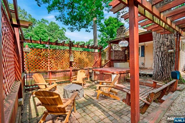 24 Hillside Road, Ringwood, NJ 07456
