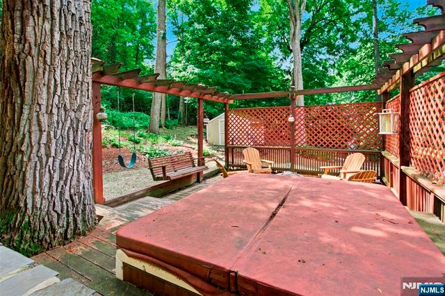 24 Hillside Road, Ringwood, NJ 07456