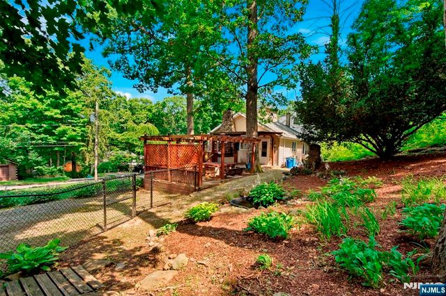 24 Hillside Road, Ringwood, NJ 07456
