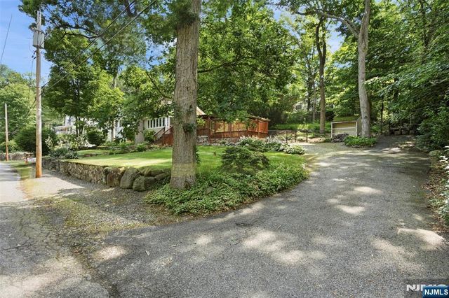 24 Hillside Road, Ringwood, NJ 07456