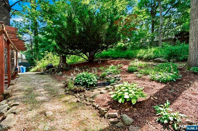 24 Hillside Road, Ringwood, NJ 07456