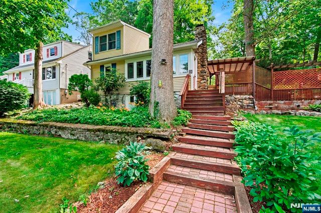 24 Hillside Road, Ringwood, NJ 07456