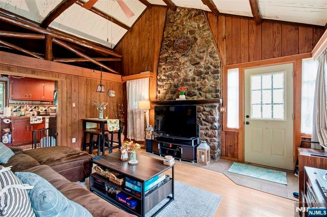 24 Hillside Road, Ringwood, NJ 07456