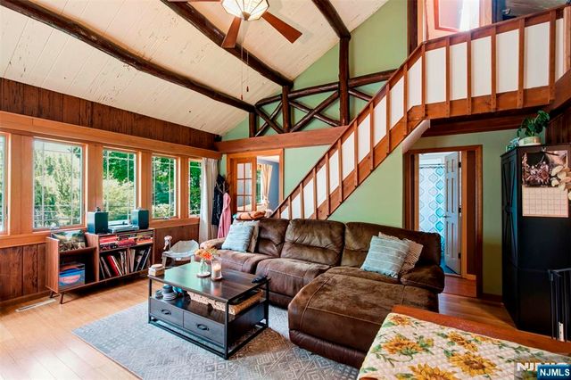 24 Hillside Road, Ringwood, NJ 07456