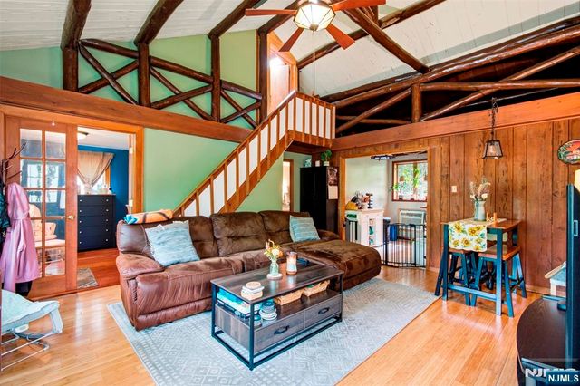 24 Hillside Road, Ringwood, NJ 07456