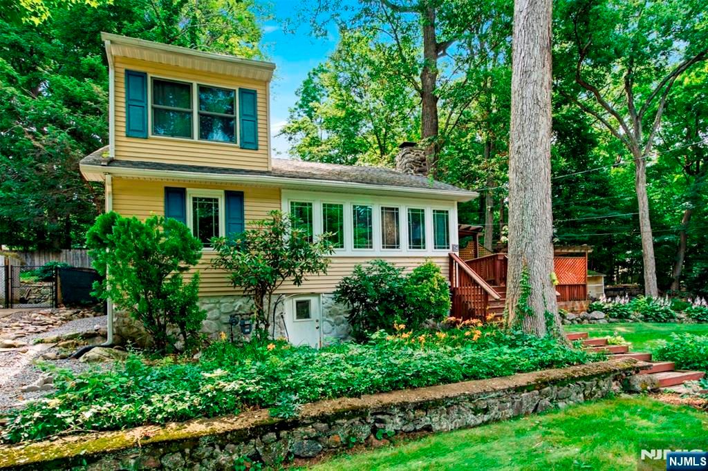 24 Hillside Road, Ringwood, NJ 07456