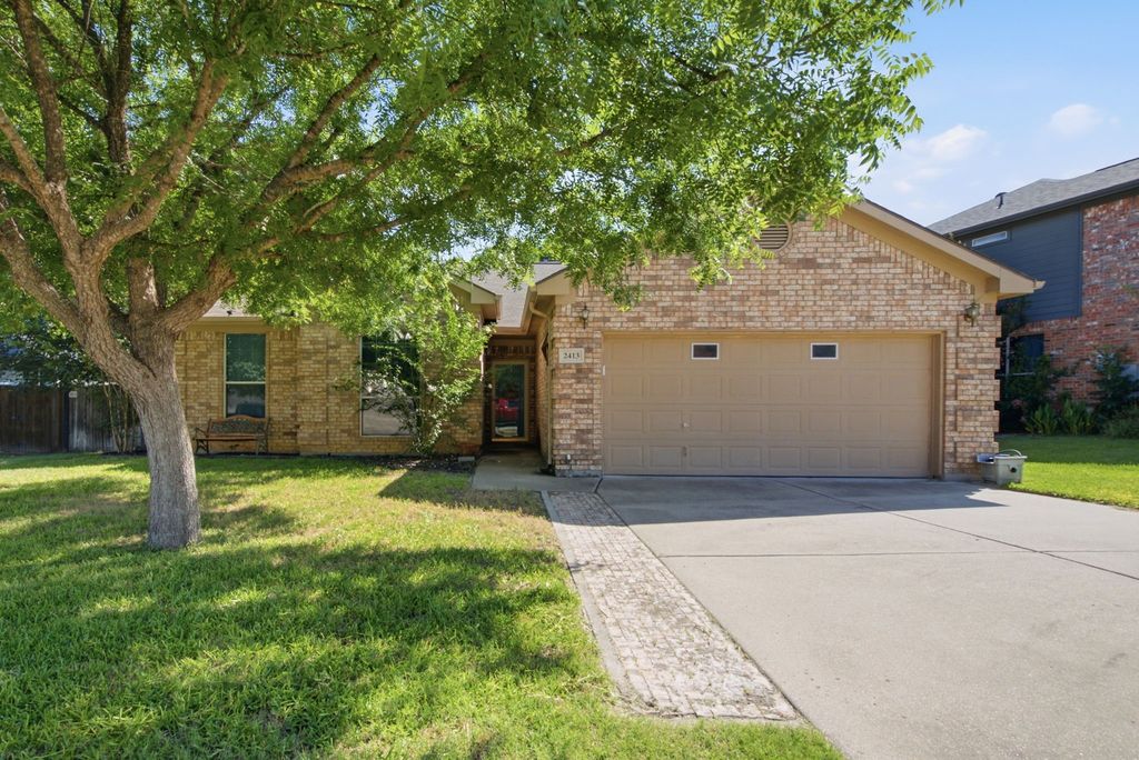 2413 Scotts Meadow Court, Weatherford, TX 76087