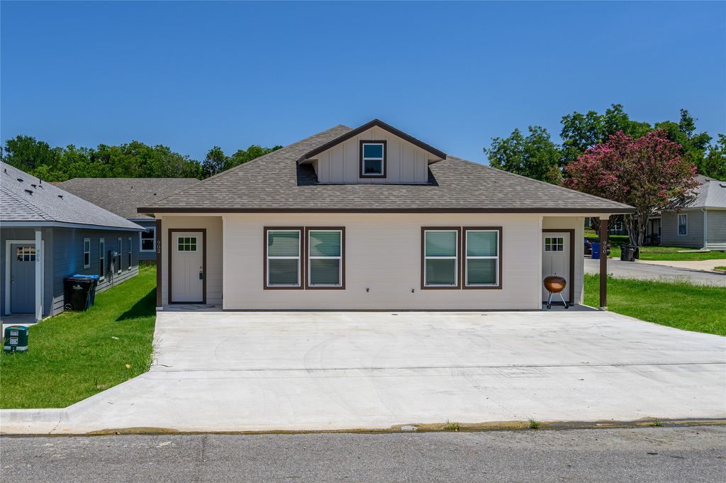 902 N Barrett Avenue, Denison, TX 75020