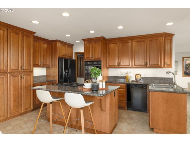 2369 PALISADES CREST Dr, Lake Oswego, OR 97034