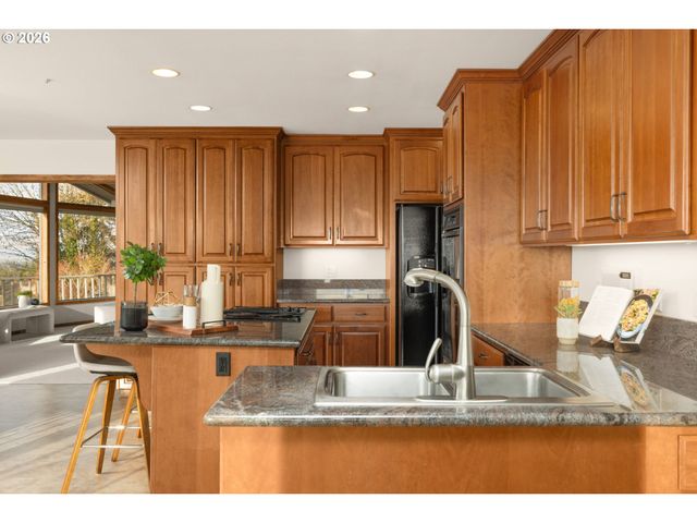 2369 PALISADES CREST Dr, Lake Oswego, OR 97034