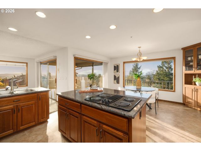 2369 PALISADES CREST Dr, Lake Oswego, OR 97034