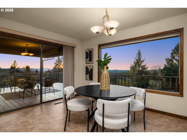 2369 PALISADES CREST Dr, Lake Oswego, OR 97034