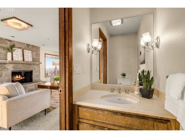 2369 PALISADES CREST Dr, Lake Oswego, OR 97034