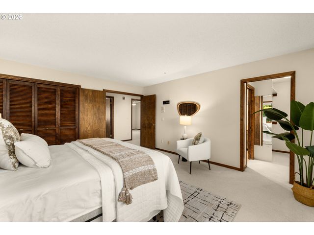 2369 PALISADES CREST Dr, Lake Oswego, OR 97034