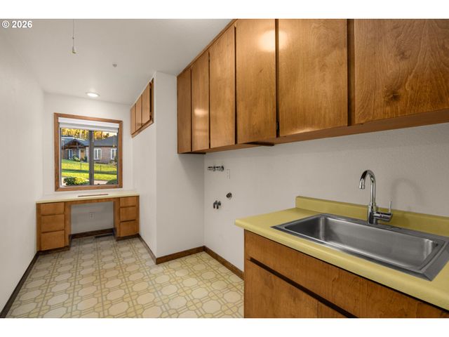 2369 PALISADES CREST Dr, Lake Oswego, OR 97034