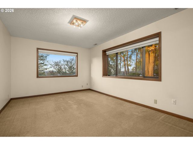 2369 PALISADES CREST Dr, Lake Oswego, OR 97034
