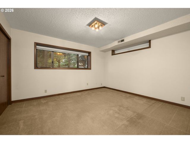 2369 PALISADES CREST Dr, Lake Oswego, OR 97034